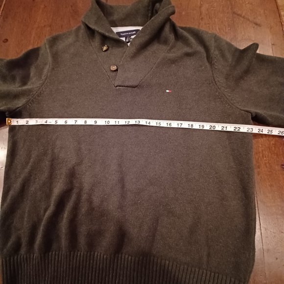 Tommy Hilfiger shawl-collar green sweater.  Tagged Large. - Picture 5 of 6